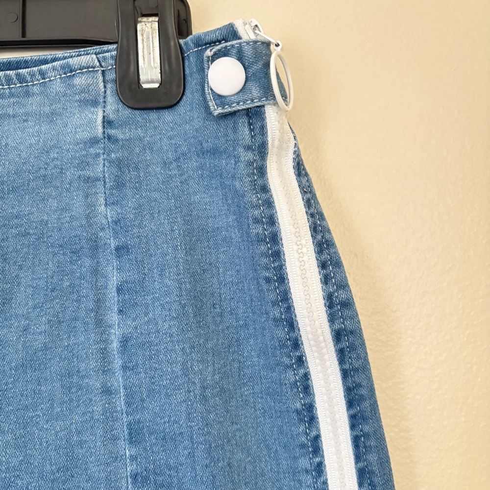 DAVI & DANI Denim Mini Skirt Size Medium - Picture 6 of 10